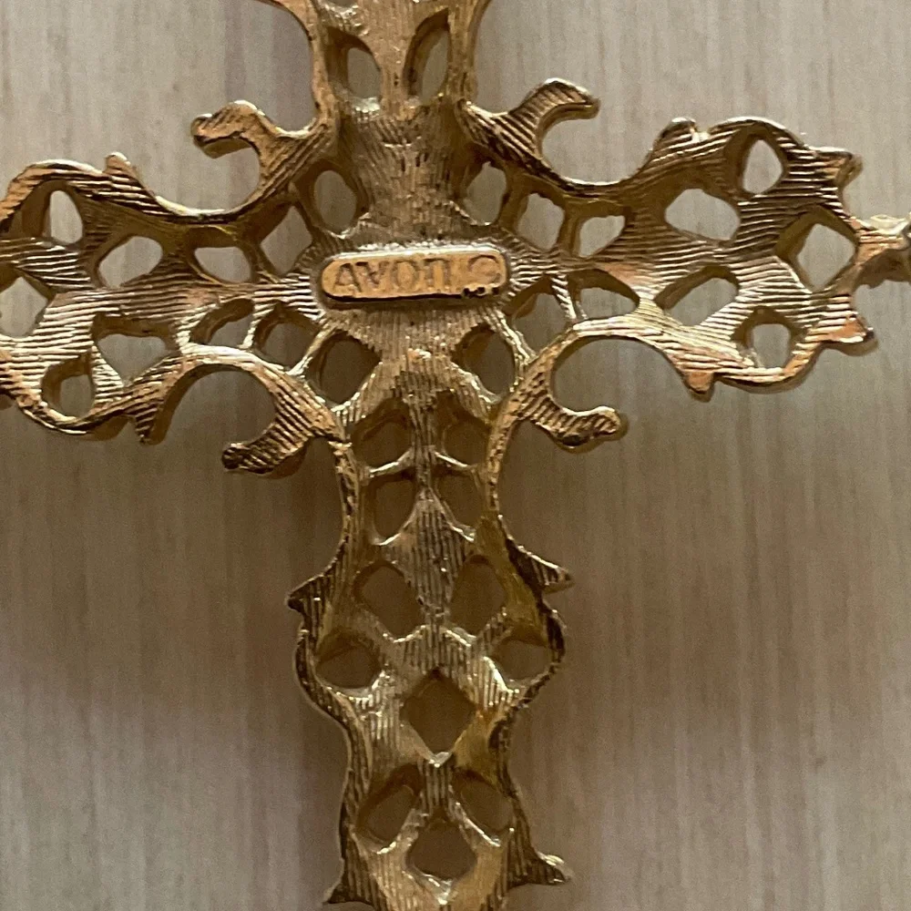 Abbey Cross Signed Avon 1975  with Ruby Red Cabochon Unisex - Picture 3 of 10